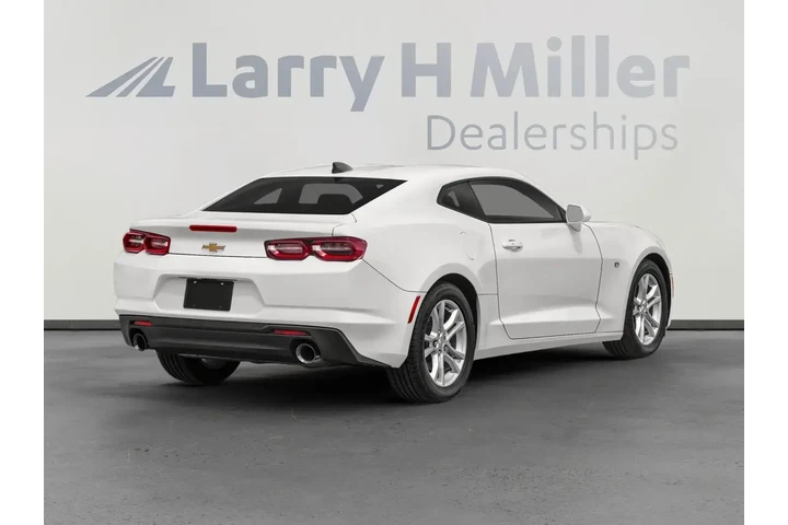 Chevrolet Camaro 2020 LT 2dr image 2