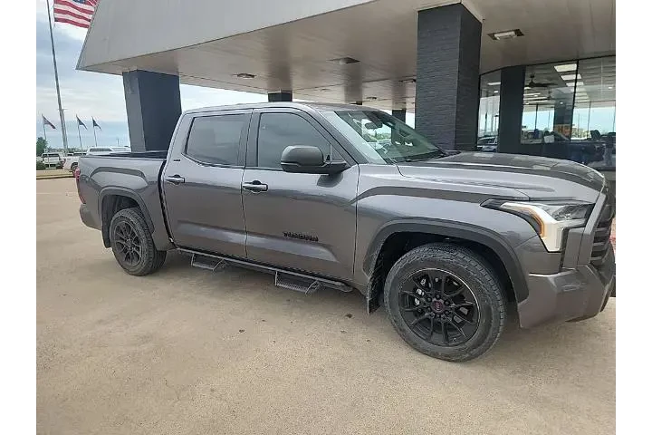 $39682 : Toyota Tundra 2024 4x2 SR5 4 image 9