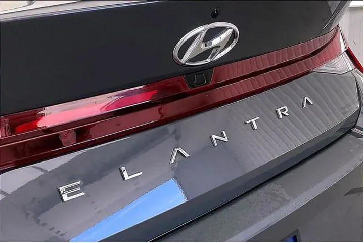 $20490 : Hyundai ELANTRA 2023 SEL 4dr image 9