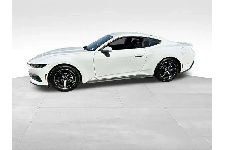 $31385 : Ford Mustang 2024 EcoBoost 2 image 2