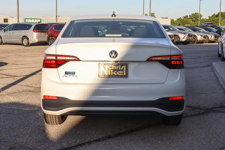 $19587 : 2022 Jetta S Auto image 5