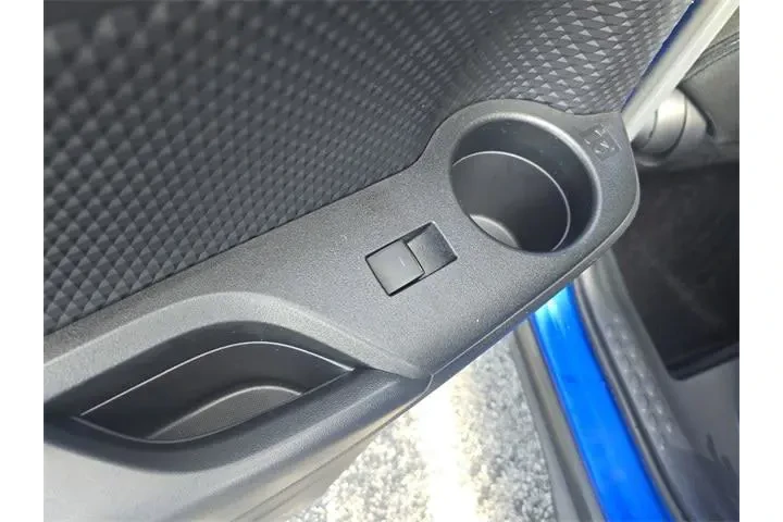 $14990 : Toyota C-HR 2020 LE 4dr Cros image 10