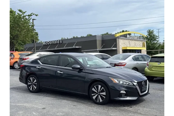 $13995 : 2019 Altima 2.5 SL image 4