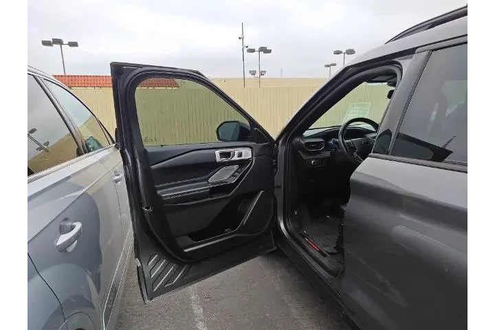 $30085 : Ford Explorer 2021 AWD ST 4d image 6