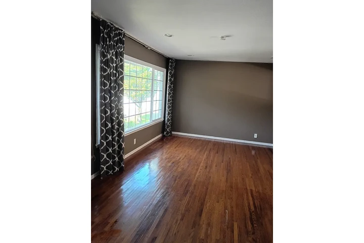 $1500 : Downey 3 & 2 Available image 2