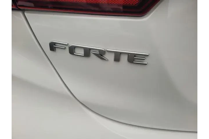 $19716 : Kia Forte 2023 GT-Line 4dr S image 7