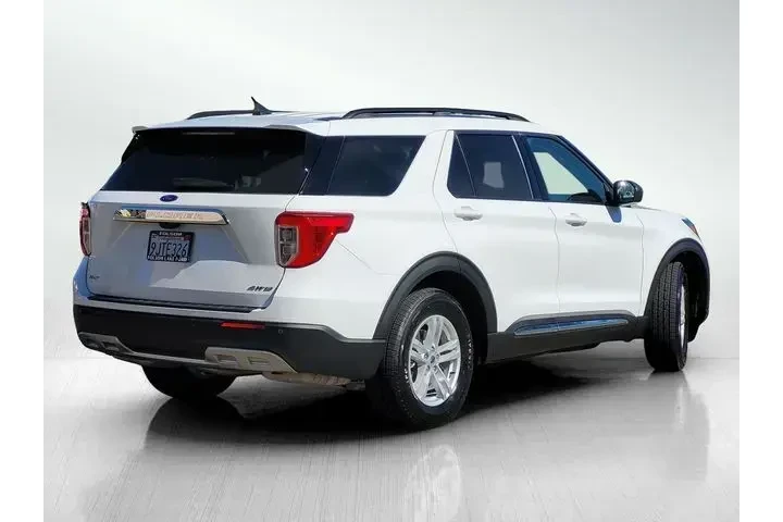 $31435 : Ford Explorer 2023 AWD XLT 4 image 4