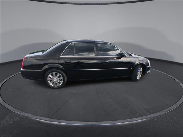 PRE-OWNED 2008 CADILLAC DTS W image 9