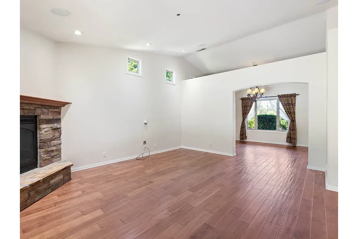 $1600 : Welcome to this beautifully image 4