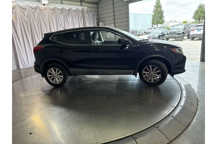 $10084 : Nissan Rogue Sport 2017 S 4d image 4