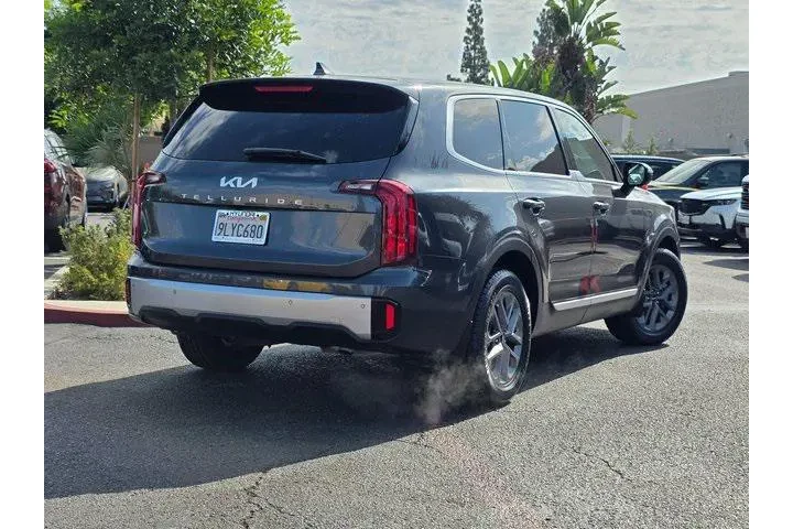 $31516 : Kia Telluride 2024 LX 4dr SU image 5