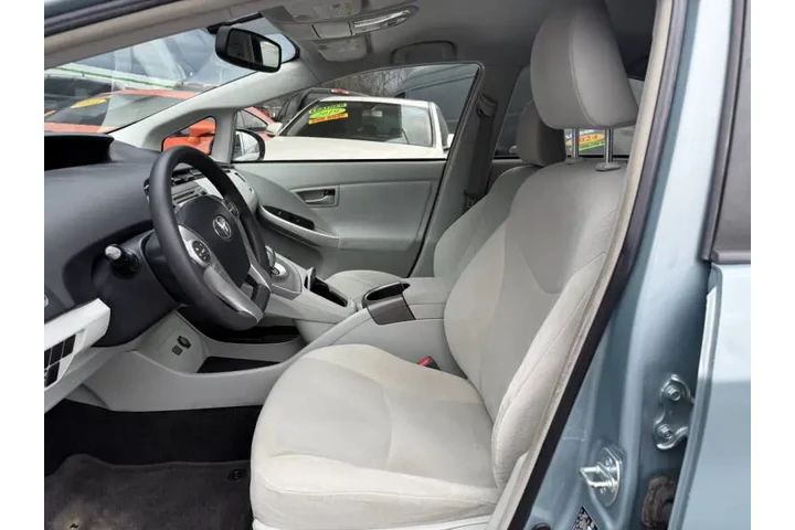 $13995 : 2014 Prius Three image 9