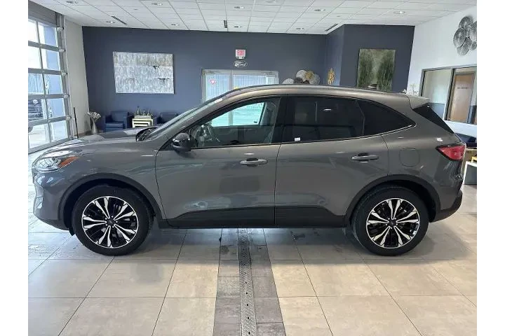 $29990 : Ford Escape 2022 AWD SE 4dr image 6