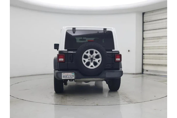 $27998 : Jeep Wrangler 2021 4x4 Islan image 6