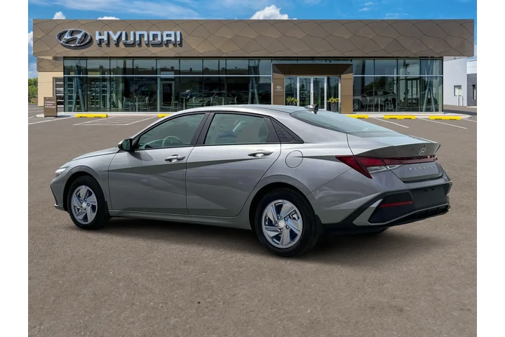 $19730 : Hyundai ELANTRA 2024 SE 4dr image 4