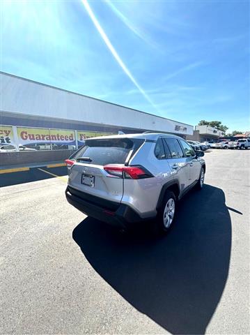 $23889 : 2019 RAV4 LE AWD (Natl) image 9