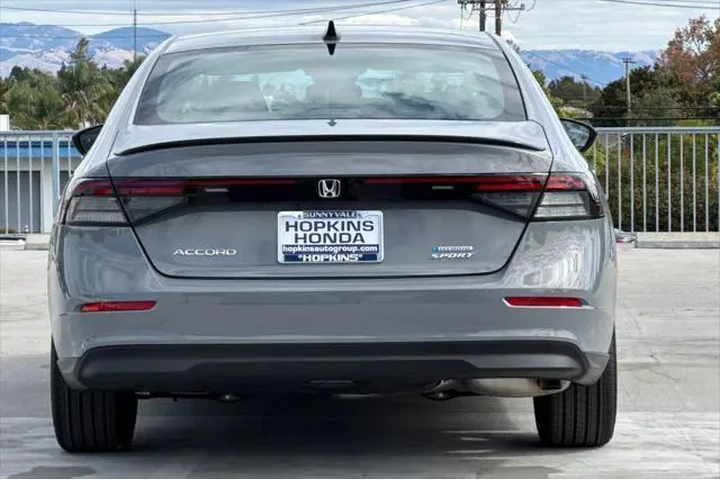$32590 : Honda Accord Hybrid 2025 Spo image 5