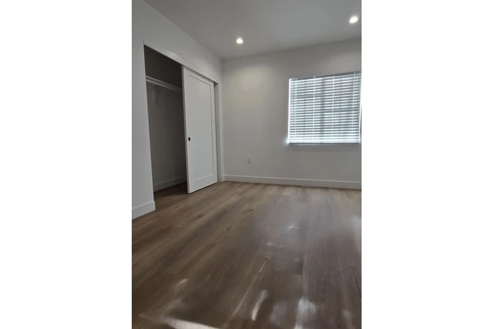 $1955 : 2 Bedroom 2 bath Apt in LA image 7