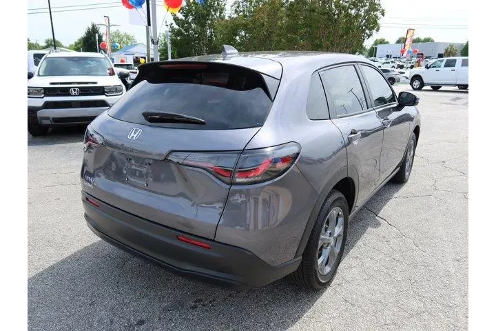 $27990 : Honda HR-V 2026 LX 4dr Cross image 4