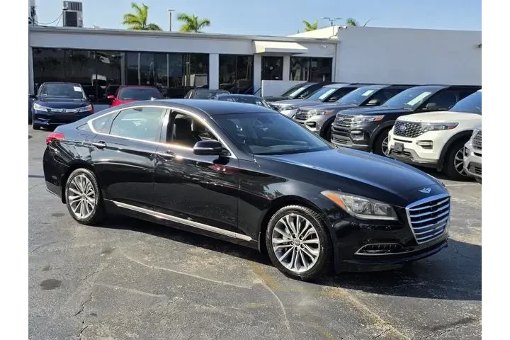 $11990 : Hyundai Genesis 2016 3.8L 4d image 2