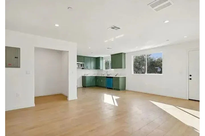 $1450 : 1 bed 1ba Apt in Koreatown image 2