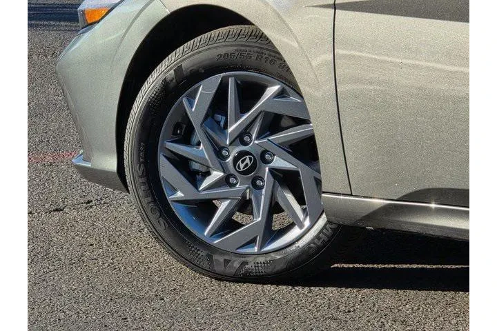 $17900 : Hyundai ELANTRA 2024 SEL 4dr image 8