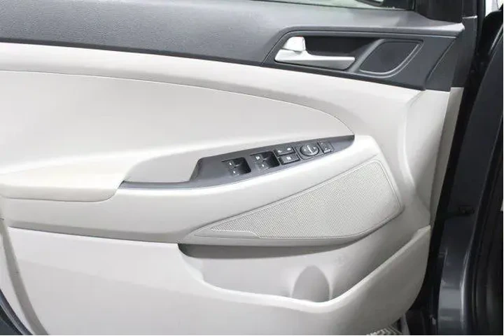 $17526 : Hyundai TUCSON 2021 Value 4d image 3