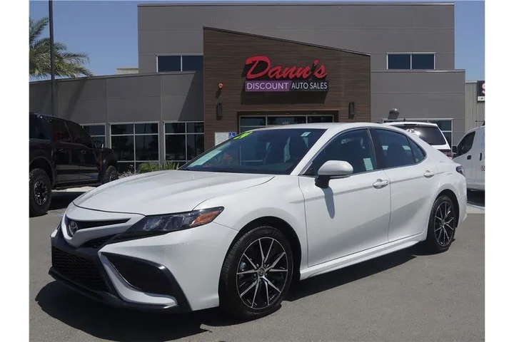 $27500 : 2024 Camry SE Sedan 4D image 1