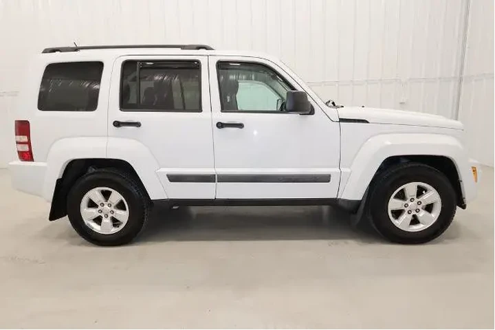 $10000 : Jeep Liberty 2012 4x4 Sport image 2