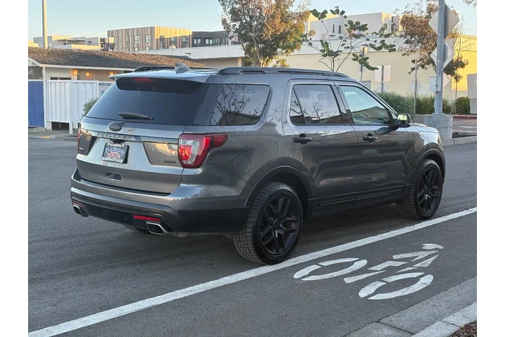 $16988 : 2017 Explorer Sport image 6