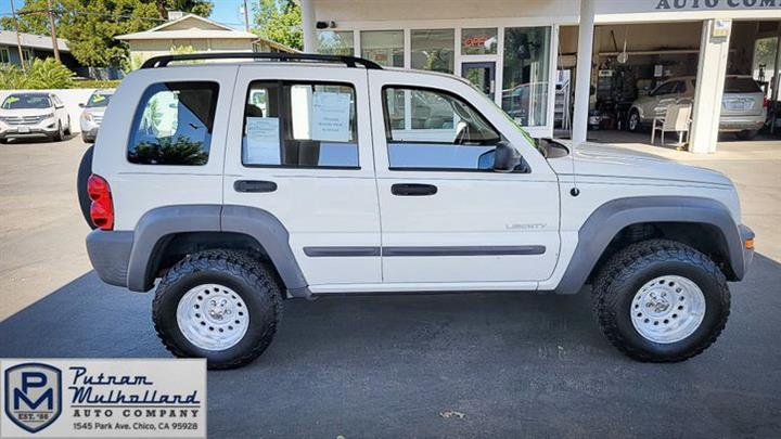 2004 Liberty Sport 4WD image 2