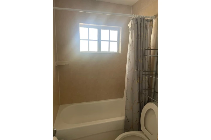 $1200 : Cuarto Estudio (efficency) image 7