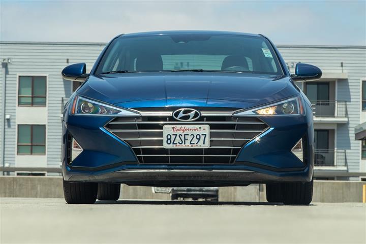 2020 Elantra SEL image 4