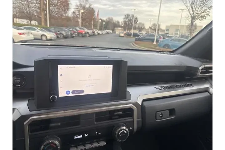 $37472 : Toyota Tacoma 2024 4x4 SR5 4 image 9