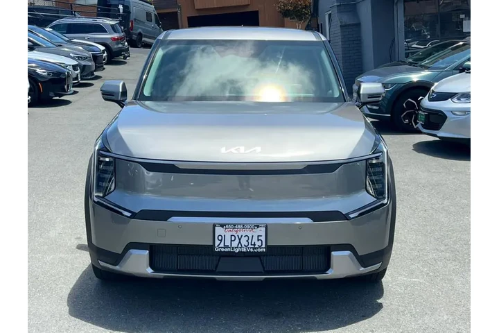 $35200 : 2024 EV9 Light Standard RWD image 2