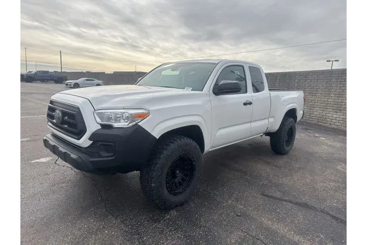 $24982 : Toyota Tacoma 2021 4x2 SR 4d image 3