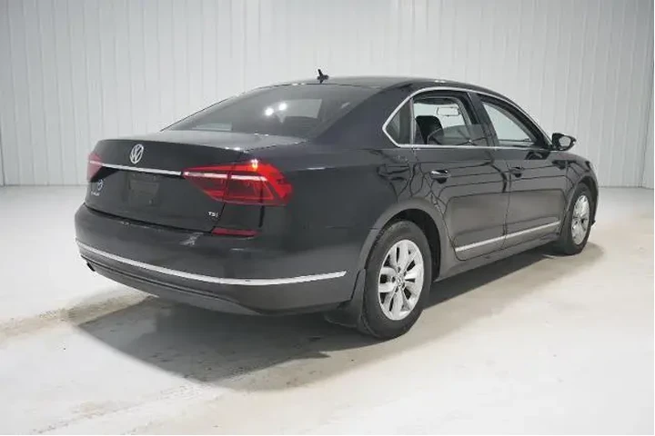 $12000 : Volkswagen Passat 2017 1.8T image 5