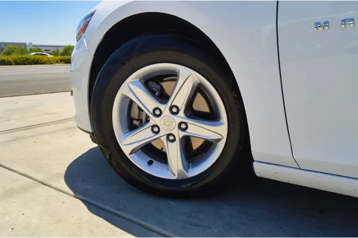 $17495 : Used 2023 Malibu 4dr Sdn LS w image 10