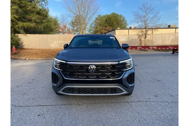 $28120 : Volkswagen Atlas Cross Sport image 1