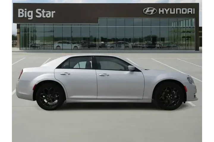 $38988 : Chrysler 300 2023 AWD Tourin image 5