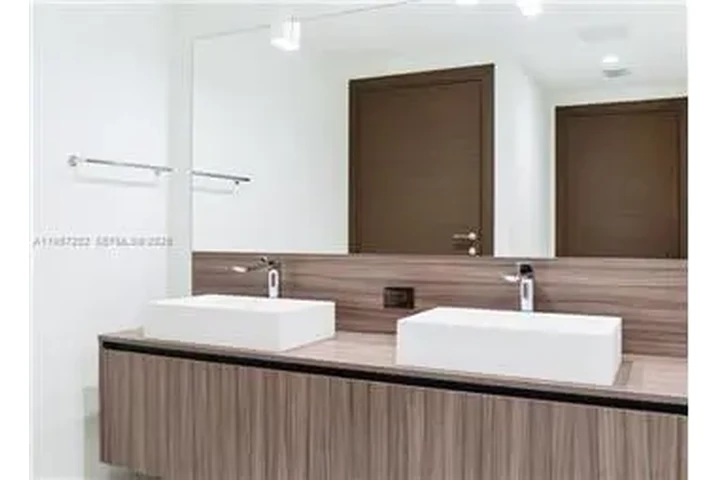 $12000 : Rental property with 3 bedro image 7