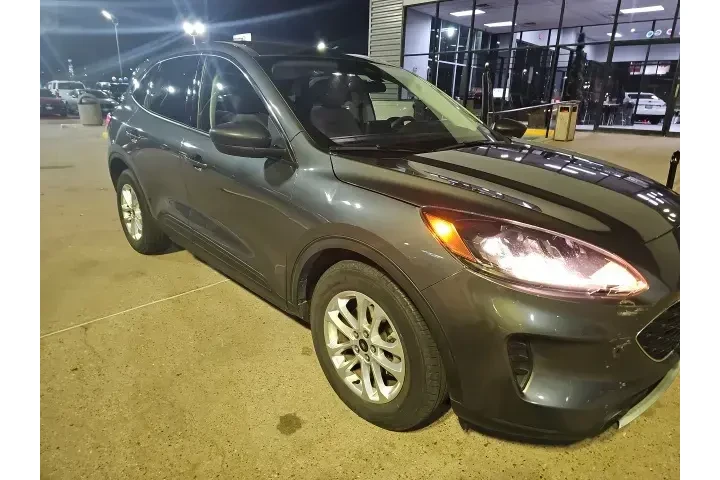 $19850 : Ford Escape 2022 SE 4dr SUV image 2