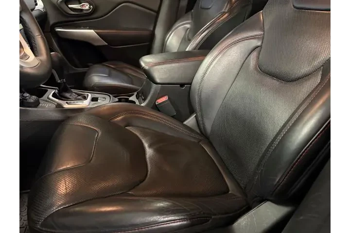 $11900 : Jeep Cherokee 2017 4x4 Trail image 4