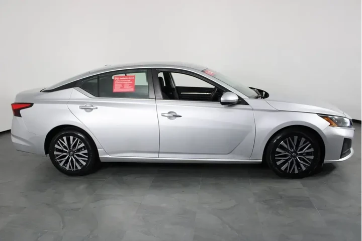 $17987 : Nissan Altima 2023 2.5 SV 4d image 9