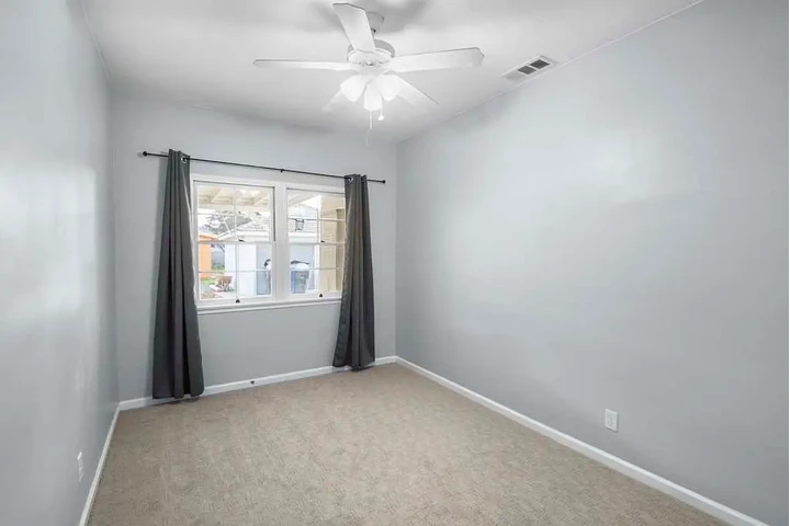 $800 : 2 Spacious Bedrooms all newly image 8