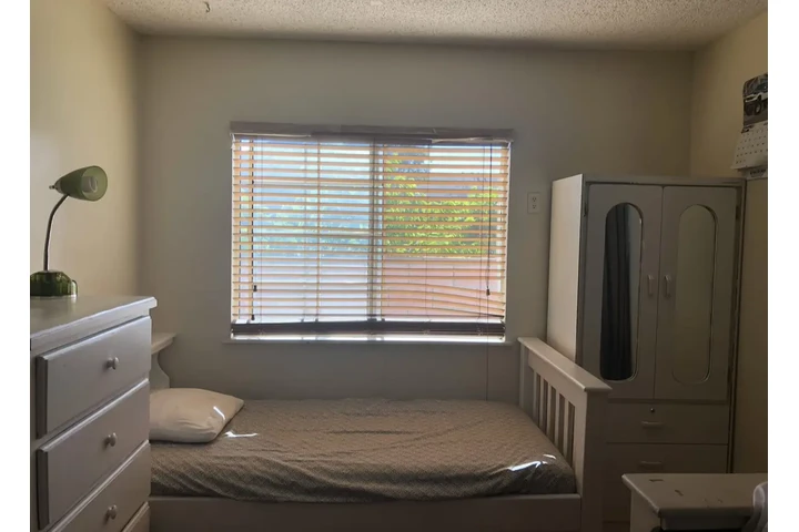 $650 : CUARTO GARDEN GROVE image 1