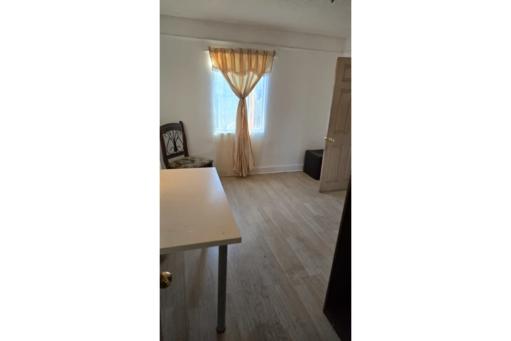 $800 : Cuarto De Renta image 2