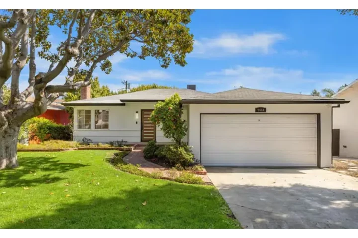 $2465 : 3Bedroom House in S Hoover St image 1