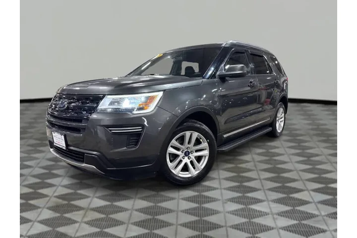 2018 Explorer XLT image 10