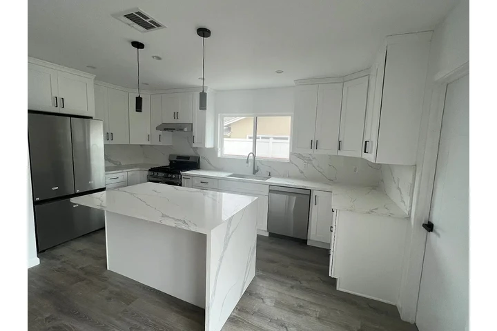 $1200 : Fully renovated single-family image 5